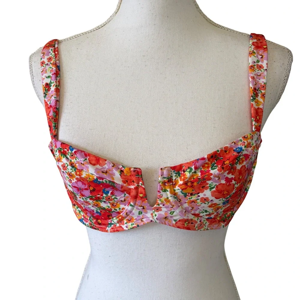 Monday Swimwear Clovelly V-Wire Balconette Bikini Top Red Floral Petit Fleur NWT